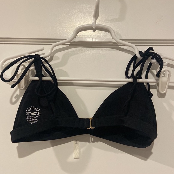 Black shoulder tie bikini top. Comes with pads. Good condition. - Picture 2 of 3